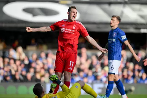 فانتازي يلا كورة.. كريس وود يحبط ملاكه رغم انتصار نوتنجهام 